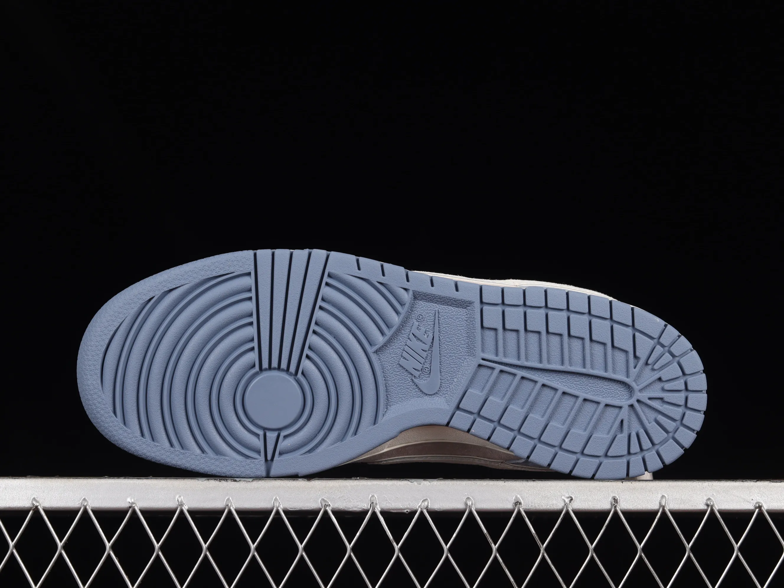 All Categories Nk SB Dunk Series Nk SB Dunk Low Low-top sneakers Otomo Katsuhiro x Nk SB Dunk Low "Steamboy OST" Creative customization collaboration Otomo Katsuhiro co-branded SB low-top sports casual sneakers ST1391-205